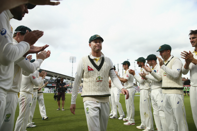 Michael Clarke being given a guard of honour by his teammates © Getty Images