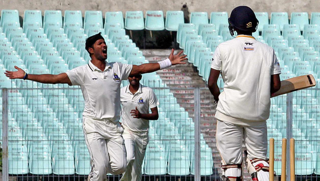 Ashok Dinda will be one of Bengal's strike bowlers in the Ranji Trophy © IANS