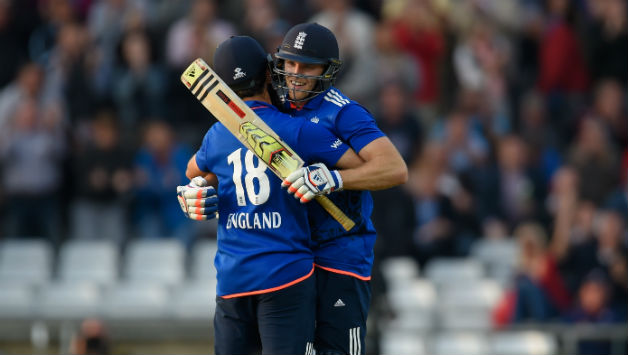 David Cameron watched the 4th ODI which England won © Getty Images