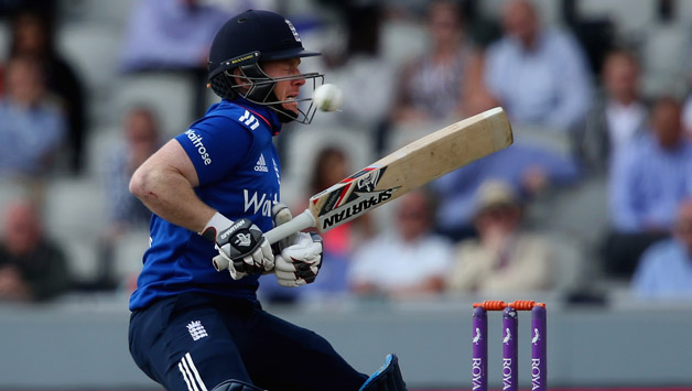 Eoin Morgan suffered a blow to the side of the helmet-protected head © Getty Images
