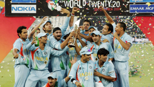 India lift the trophy after defeating Pakistan by five runs in the final of the ICC World T20 2007 © Getty Images