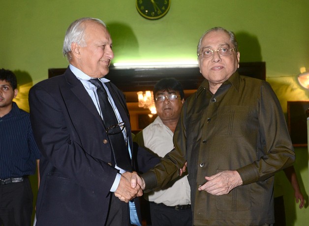 Shahryar Khan (Left) had a meeting with BCCI chief Jagmohan Dalmiya (Right) early this year © IANS