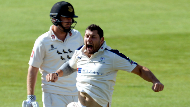Tim Bresnan (right) celebrates the wicket of Chris Nash © Getty Images