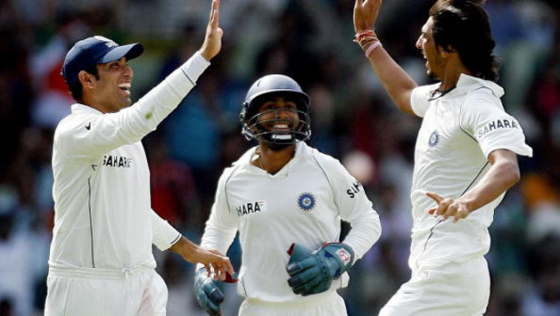VVS Laxman (left) felt that it is good for a fast bowler to have the killer instinct, as long as he keeps the emotions in check © AFP