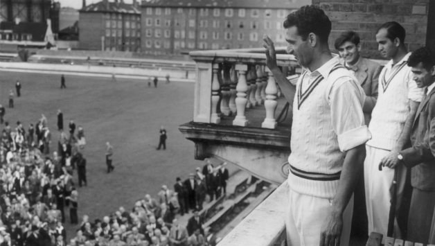 Abdul Hafeez Kardar acknowledging the cheer from the fans after the Test