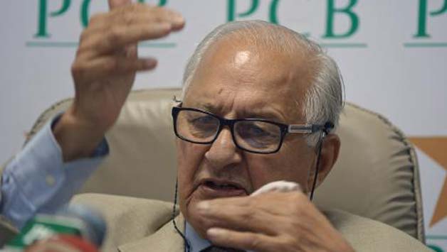 Shahryar Khan (above) told Anurag Thakur that the Indian board should confirm or reject the December series in October © AFP