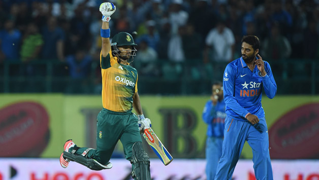 JP Duminy (Left) kept his head on his shoulders to play a measured, match-clinching knock © AFP