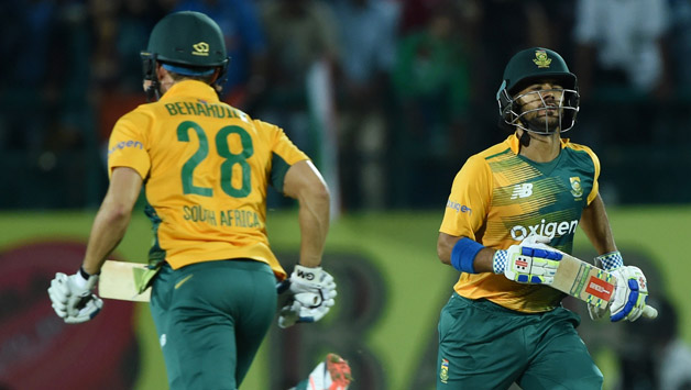 JP Duminy (Right) and Farhaan Behardien handled pressure well to take South Africa across the line © AFP