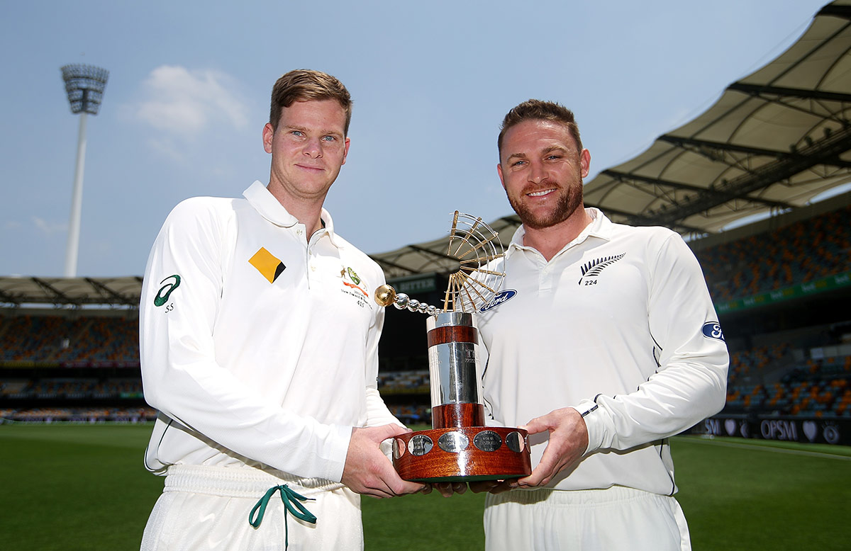 Steve Smith and Brendon McCullum with the Trans-Tasman Trophy 2015-16 ©Getty Images