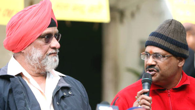 Bishan Bedi and Kirti Azad (right) address the media after the Kotla ODI had to be called off.In his early days, Azad was a part of the nucleus of the Delhi side Bedi created © Getty Images