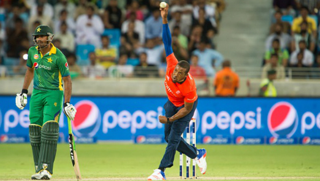 Chris Jordan (right) got his yorkers right in the super over © AFP