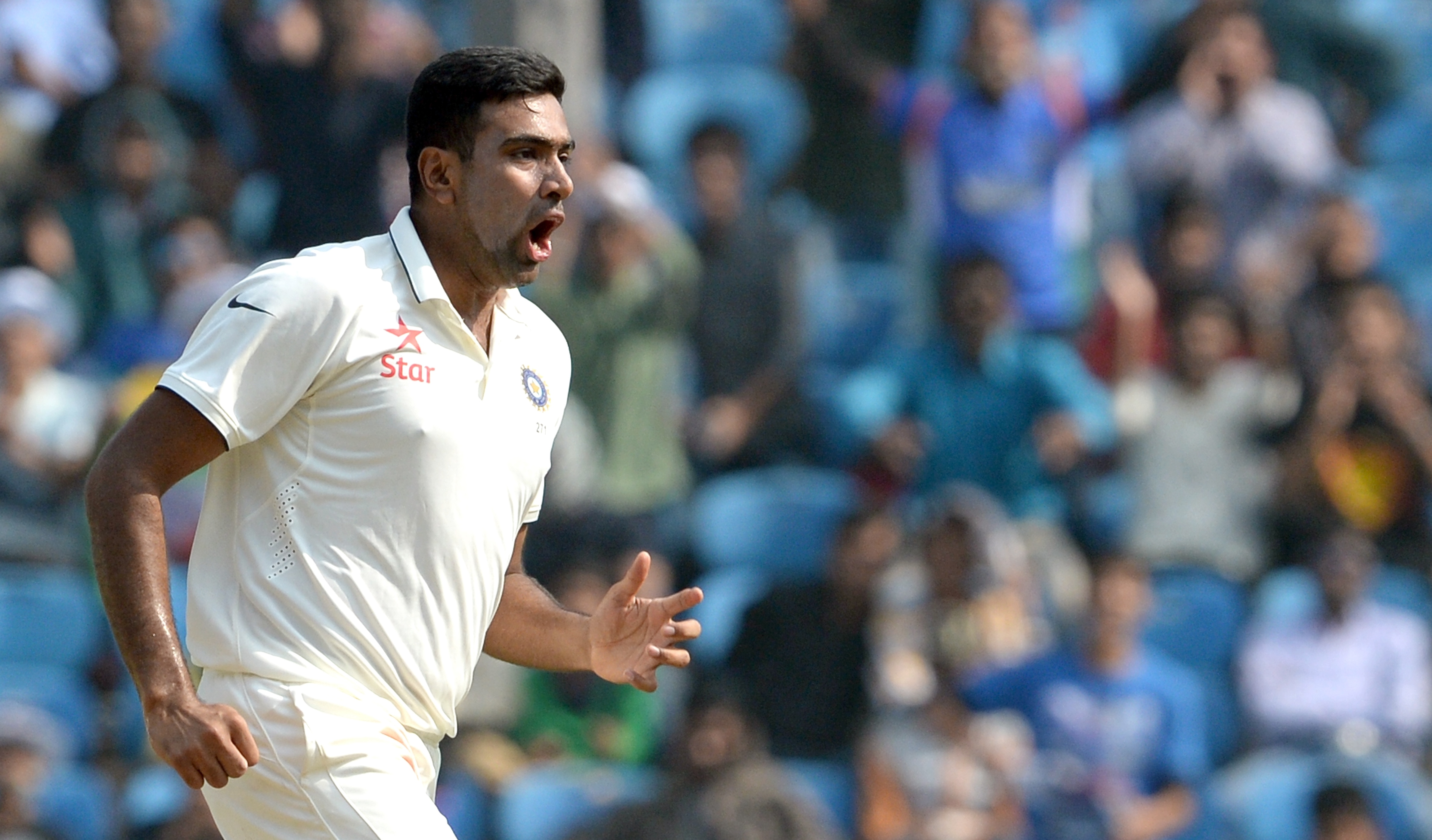 India's Ravinchandran Ashwin is joined by Ravindra Jadeja at no.5 © Getty Images
