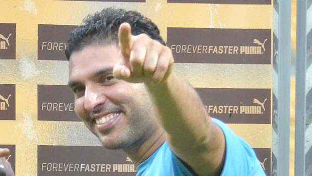 Yuvraj Singh wished Shahid Afridi best of luck for Pakistan Super League © Getty Images