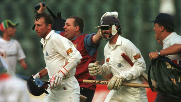 Michael Atherton and Jack Russell return to the pavilion after creating history © Getty Images