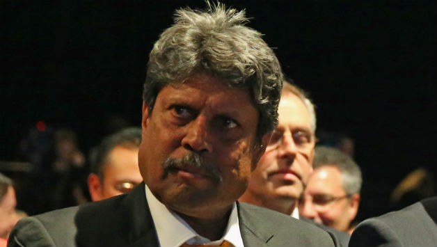 kapil Dev wishes players before the start of ICC U-19 Cricket World Cup © Getty Images