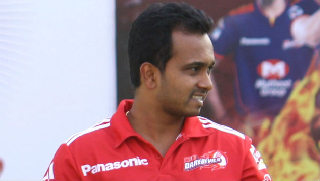 Kedar Jadhav (above) upped the ante in company of Naman Ojha as they added 66 runs for the unbroken fifth wicket partnership © IANS (File Photo)