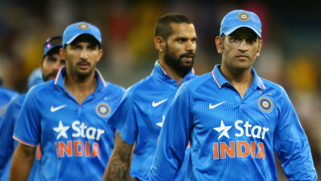 MS Dhoni (right) was full of praise for the contributions of young Jasprit Bumrah and experienced Ashish Nehra © Getty Images