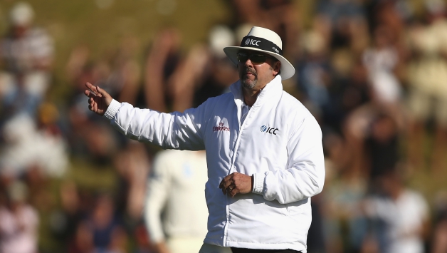 Richard Illingworth gave away a no-ball decision when Adav Voges was batting at seven in 1st Test at Friday © Getty Images