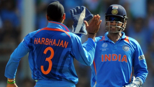 Harbhajan Singh (Left) recommended MS Dhoni to bat up the order © Getty Images