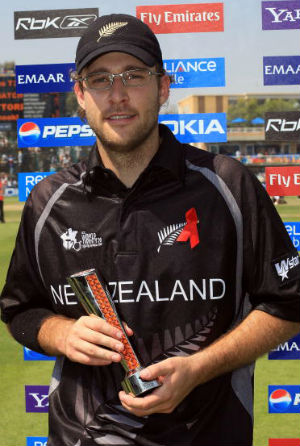 Daniel Vettori with the Man of the Match Award © Getty Images