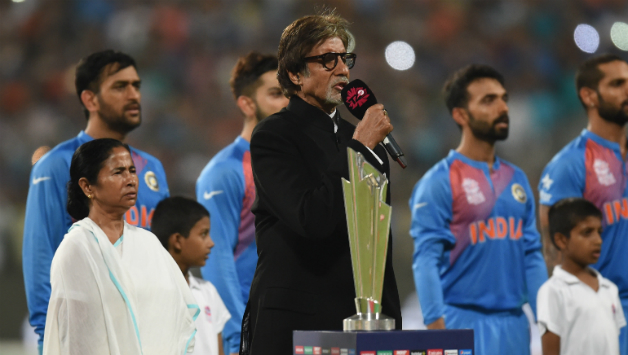 A complaint regarding Amitabh Bachchan (middle) was filed at the Ashok Nagar Police Station in New Delhi © AFP