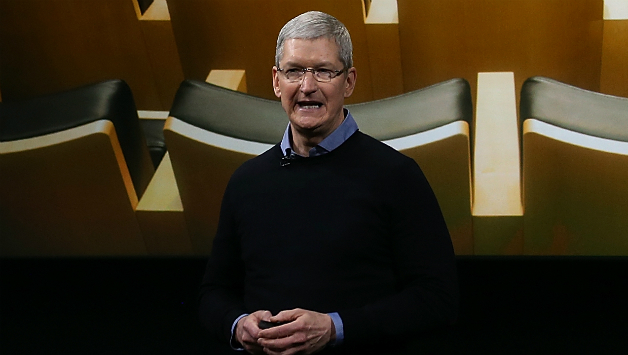 Tim Cook came to watch the game in sweltering heat but he was not complaining much © Getty images (File Photo)