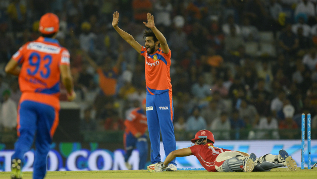 Ravindra Jadeja has been reprimanded by the match referee for showing dissent at the umpire's decision during GL vs KXIP © AFP
