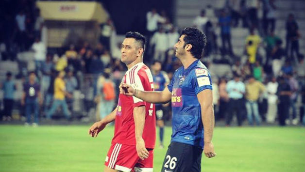 Arjun Kapoor with MS Dhoni © Arjun Kapoor's Instagram account