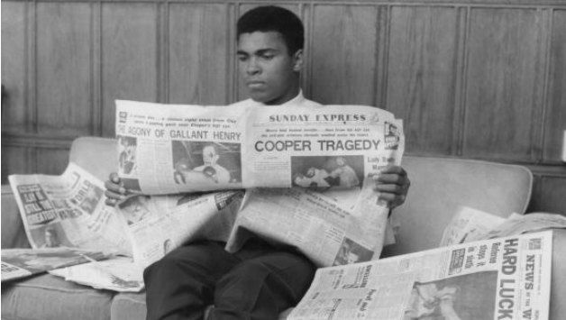 Muhammad Ali reading a newspaper © Getty Images