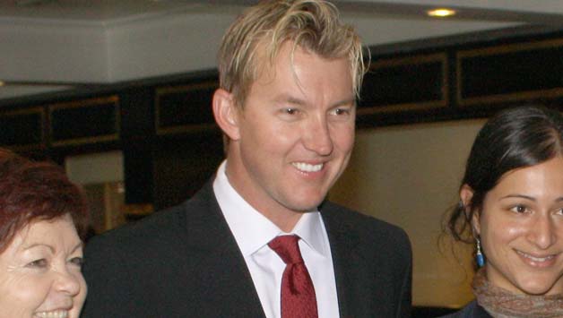 Brett Lee was seen interacting and engaging in an exciting game of cricket with his fans © IANS