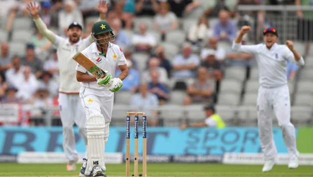 Pakistan's Younis Khan walks out after being dismissed by Ben Stokes for 1 in 2nd Test © Getty Images