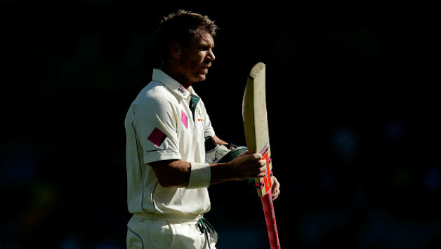 David Warner suffered a broken finger during the Tri-Nation Series 2016 © Getty Images