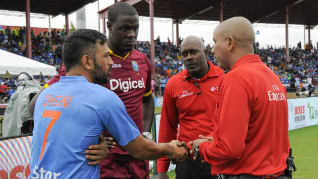 Umpires call off the match as MS Dhoni and Carlos Brathwaite