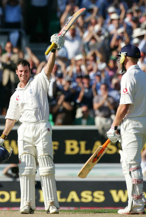 Andrew Strauss (left) celebrates his hundred; though nowhere as spectacular as Kevin Pietersen’s hundred it was no less crucial © Getty Images