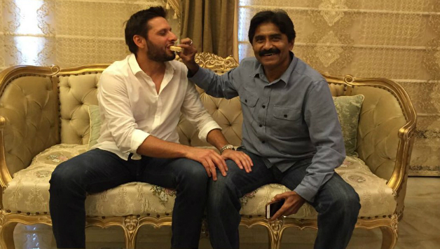 Shahid Afridi and Javed Miandad were involved in verbal altercation over Afridi asking for his farewell match from PCB due to money Photo Courtesy: Pak Passion Twitter Account 