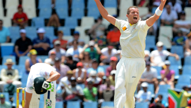 Peter Siddle celebrates the wicket of Faf du Plessis the Test series held in 2014 © Getty Images