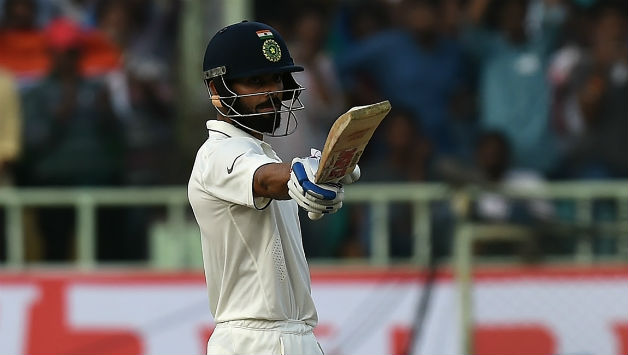 British Tabloid alleged Virat Kohli of ball tampering in 1st Test © AFP