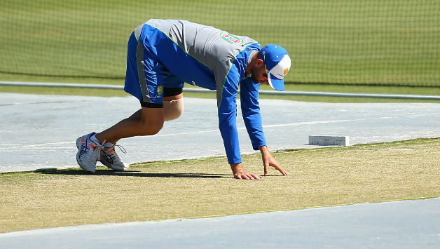Nathan Lyon inspecting the pitch of Perth © Getty Images