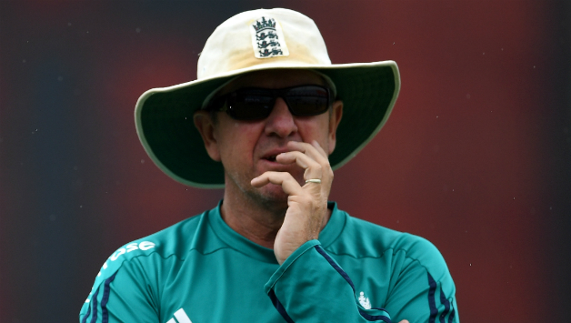 Trevor Bayliss says he will "step up to the mark" and reissue orders to failing batting line-up before the final two Tests © Getty Images