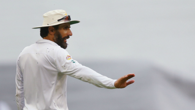 Misbah-ul-Haq's Pakistan suffered a 220-run defeat in the final Test in Australia © Getty Images