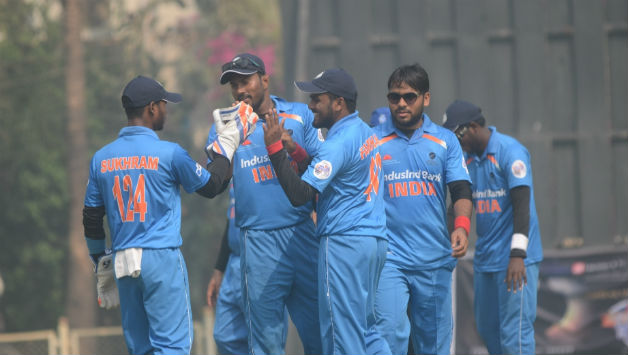 President Pranab Mukherjee wrote a letter to Captain Ajay Kumar Reddy congratulating him and the team. © IANS
