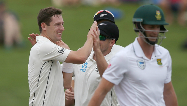 Matt Henry claimed 2 for 25 in the first session of Day, 3rd Test © Getty Images