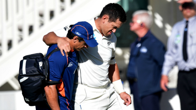 Ross Taylor hobbed out of the field along with team physio after receiving initial treatment © AFP
