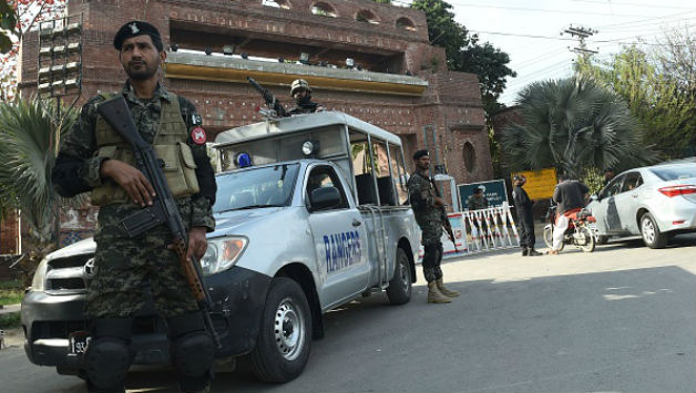 Pakistani soldiers patrol outside the Gaddafi Cricket Stadium in Lahore © AFP
