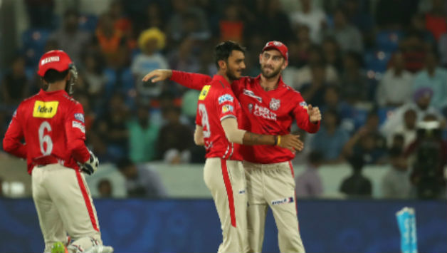 Glenn Maxwell hugs Akshar Patel during KXIP previous match against SRH © BCCI