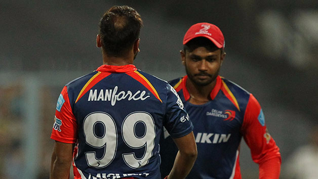 Amit Mishra and Sanju Samson missed an opportunity to grab Robin Uthappa's catch © BCCI