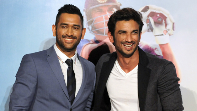 MS Dhoni with Sushant Singh Rajput © AFP