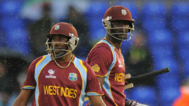 Dwayne Bravo (left) and Darren Sammy look on helplessly as rain resumes; the match would finish in a tie © Getty Images