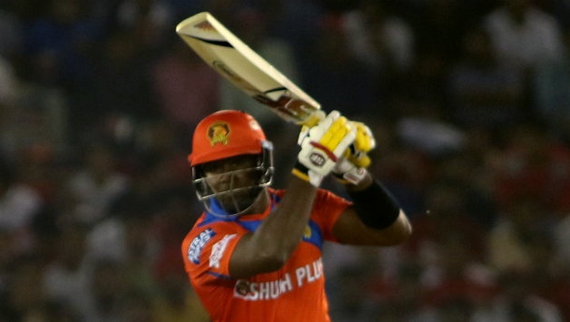 Dwayne Smith struck a belligerent 74 off 39 © IANS
