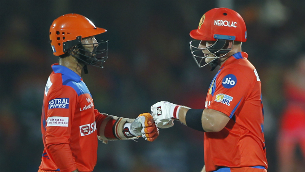 Dinesh Karthik (left) and Aaron Finch added 92 runs for the fourth wicket © BCCI